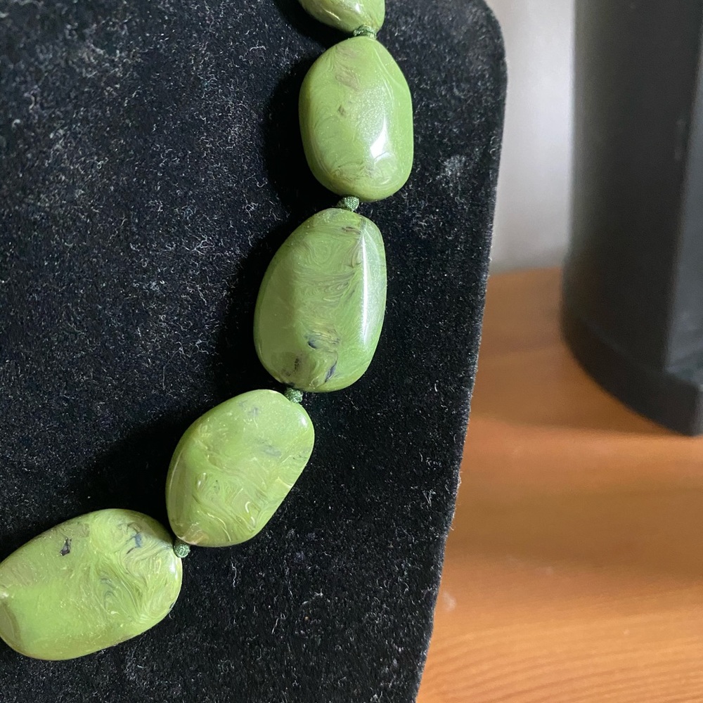 Green necklace - Picture 2 of 2